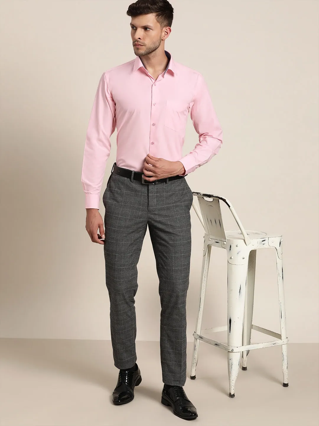 Men Pink Solids Slim Fit Formal Shirt