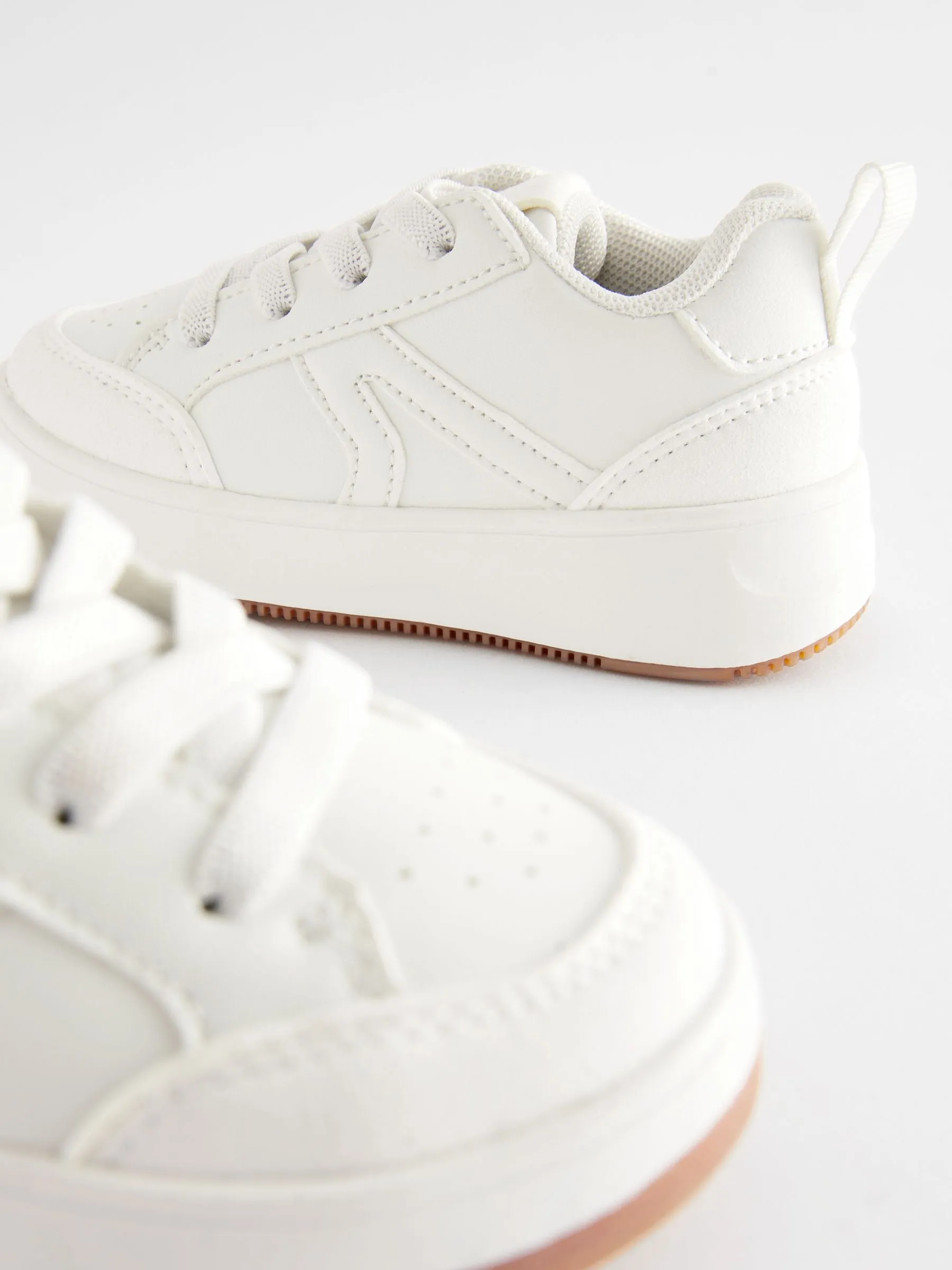 White Brite Wide Fit (G) Elastic Lace Trainers