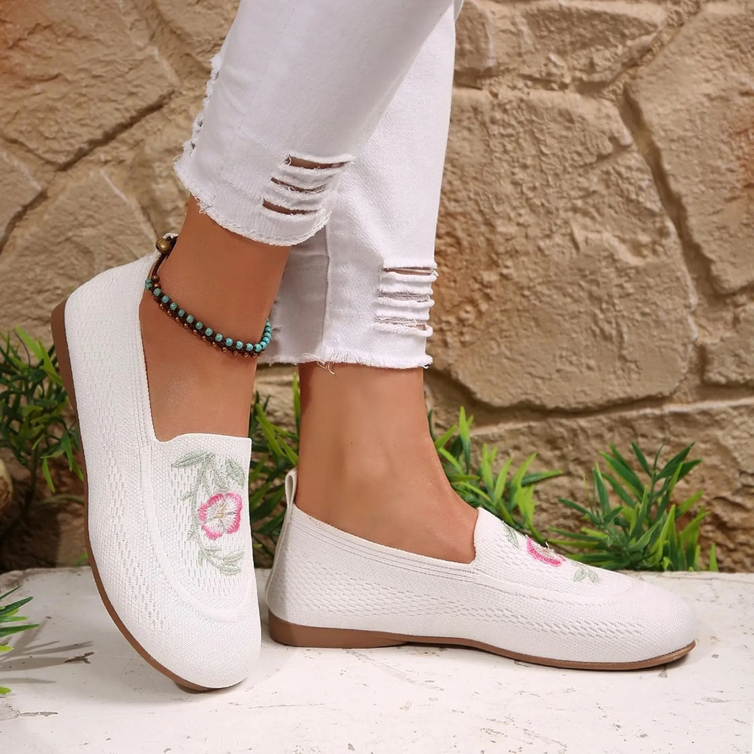Women's Casual Shoes Comfortable Flat Embroidered Mesh Slip On Walking Shoes for Daily Wear with Jeans
